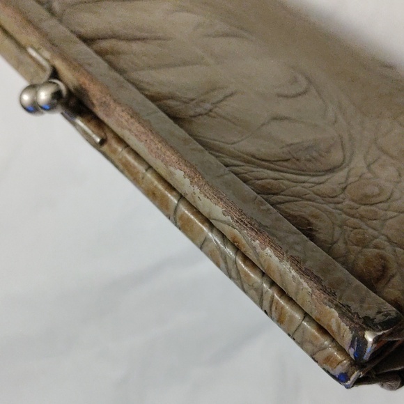 Brahmin Kisslock Wallet - Picture 7 of 9